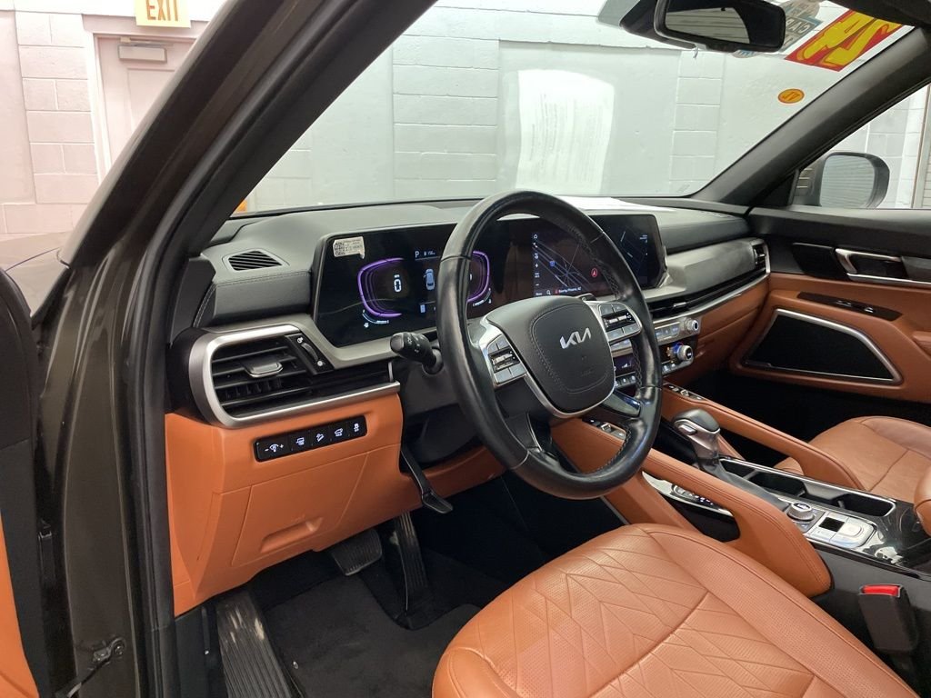 Used 2024 Green Kia EX X-Line image 19