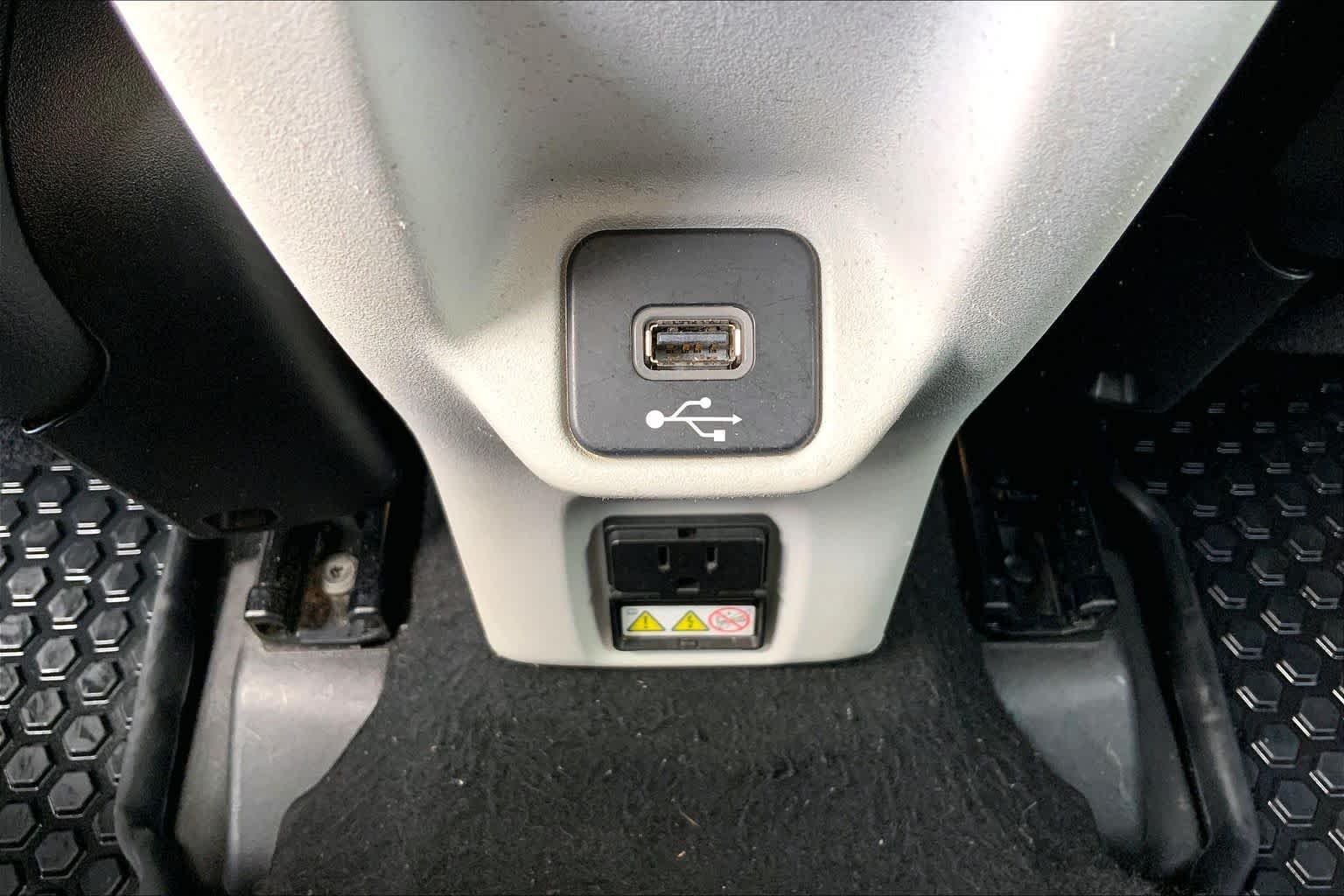 Used 2022 Alpine White Clearcoat Jeep Limited image 34