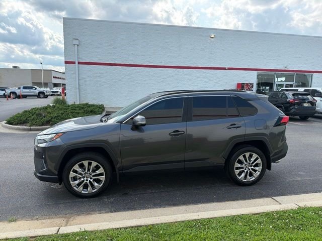 Used 2024 Gray Toyota XLE Premium image 4