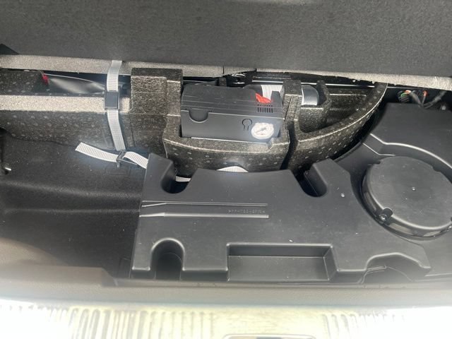 Used 2019 Orca Black Metallic Audi SE Premium image 22