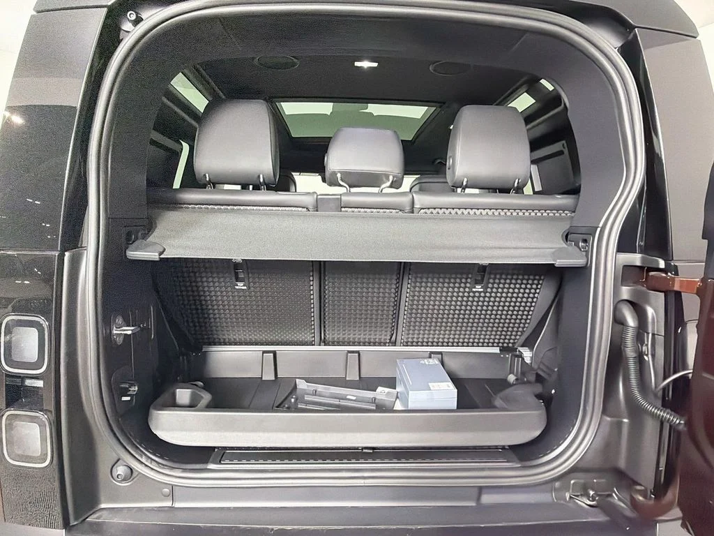 New 2026 Sedona Red Land Rover X-Dynamic SE image 28