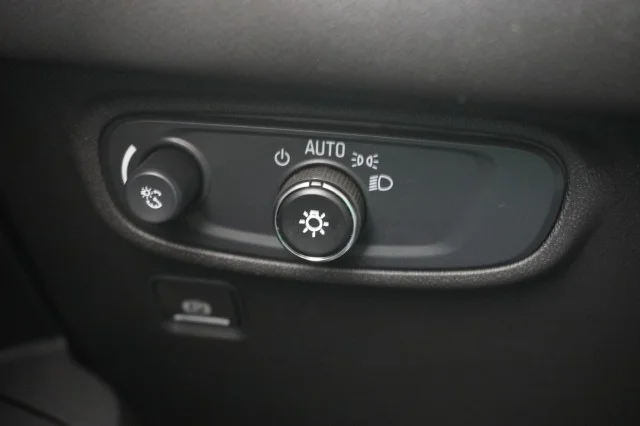 Used 2024  GMC SLE image 19