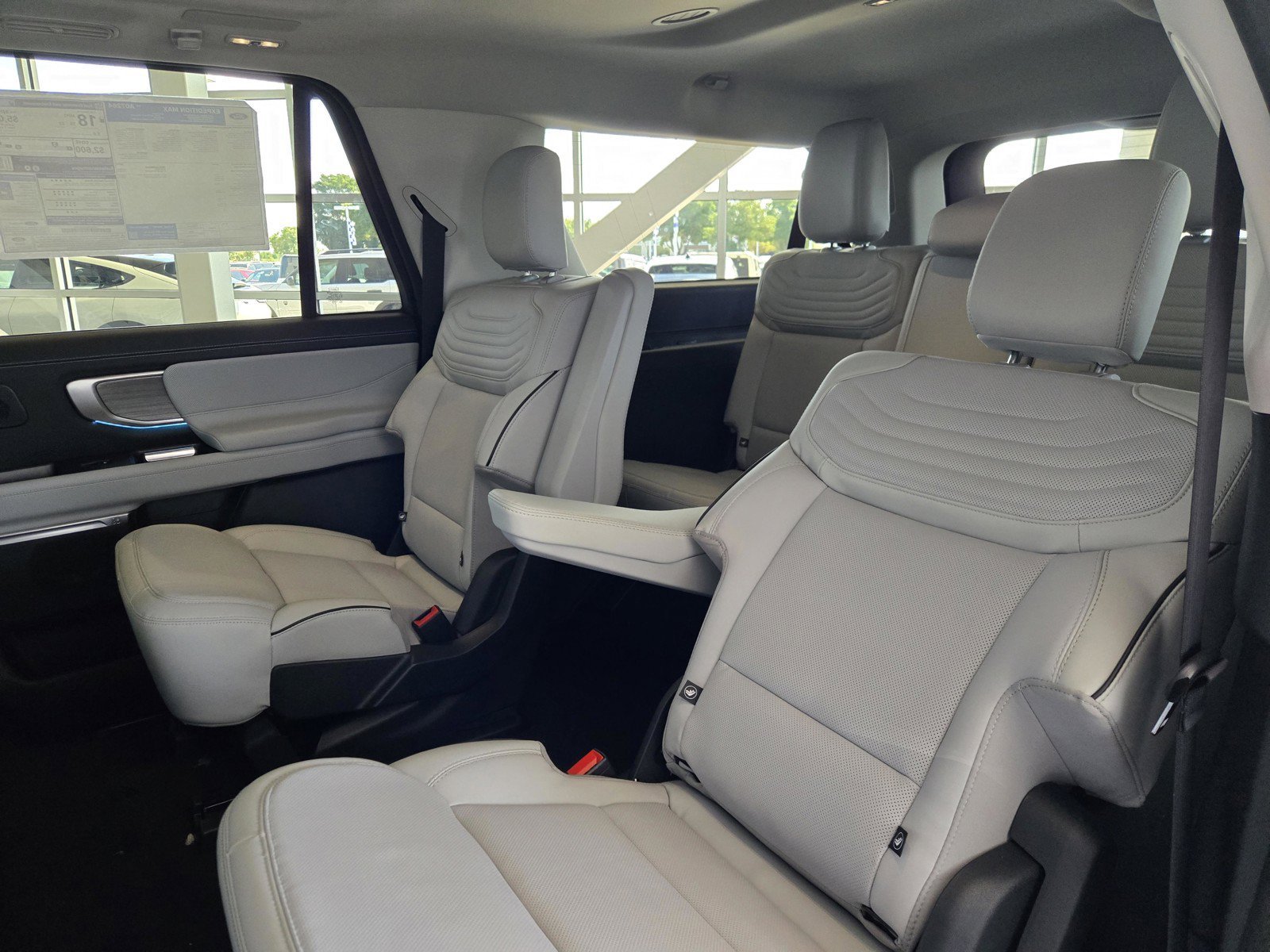 New 2027 Star White Metallic Tri-Coat Ford MAX Platinum image 7