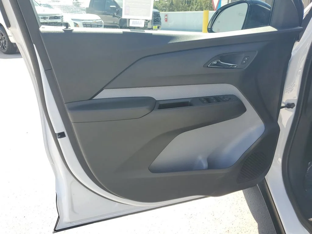 2027 Chevrolet Bolt LT - Photo 19