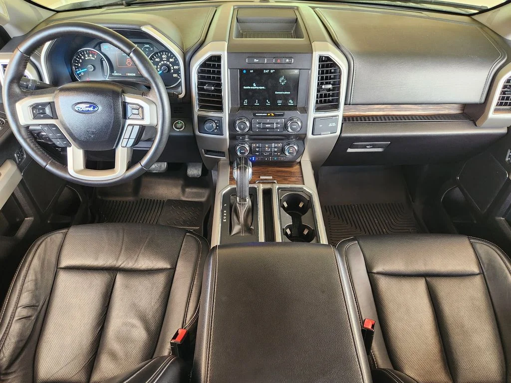 Used 2018 White Platinum Metallic Tri-Coat Ford LARIAT image 28