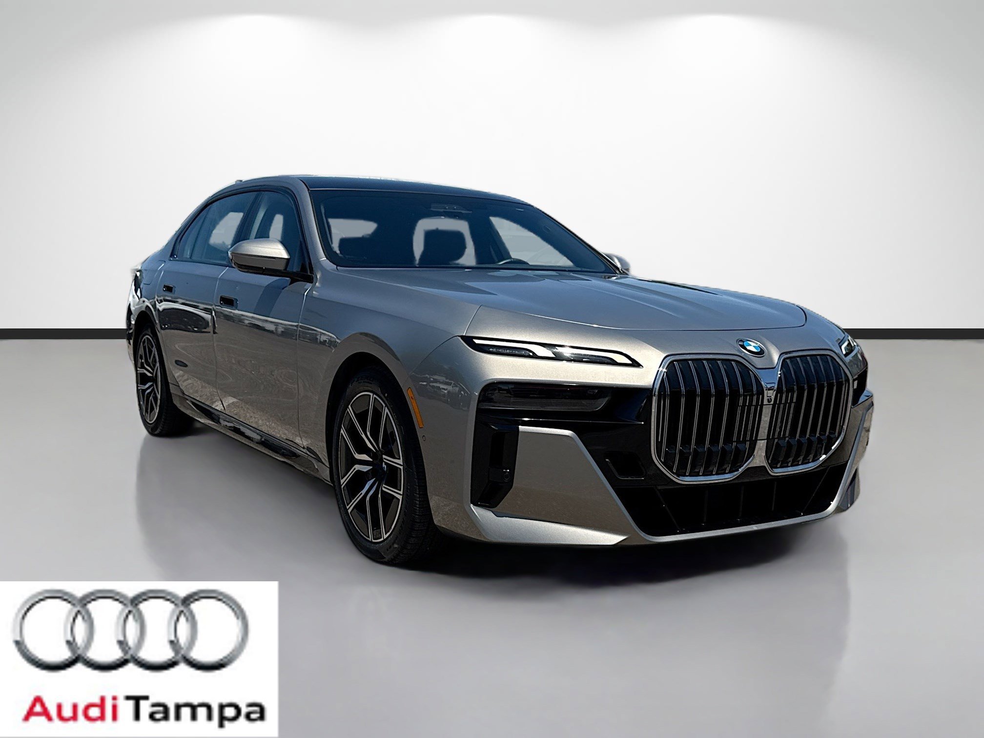 Used 2023 Oxide Grey Metallic BMW 760i xDrive image 1