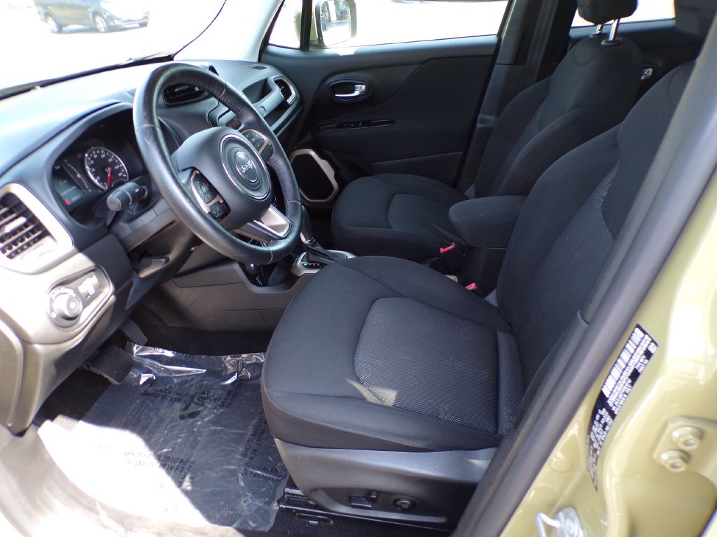 Used 2015 Green Jeep Latitude image 18