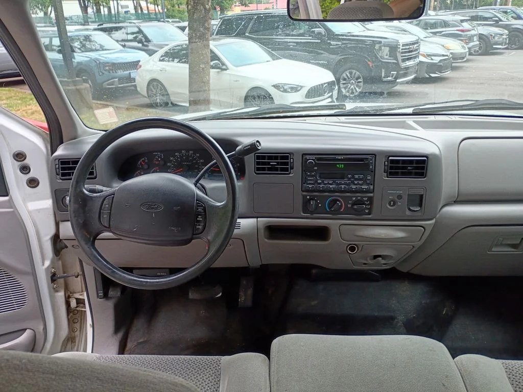 Used 2001 Oxford White Clearcoat Ford XL image 20
