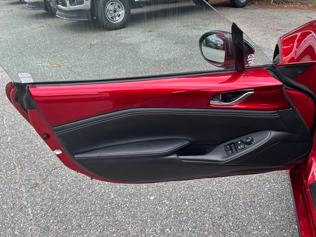 Used 2025 Red Mazda Club image 14