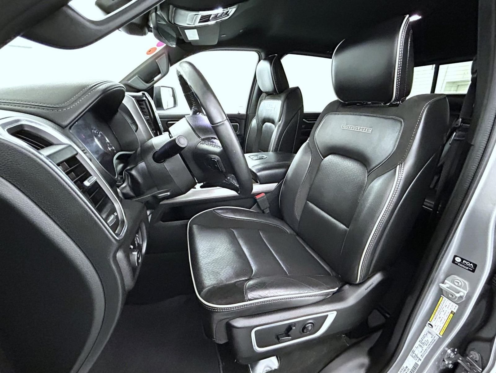Used 2023 Silver Ram Laramie image 10