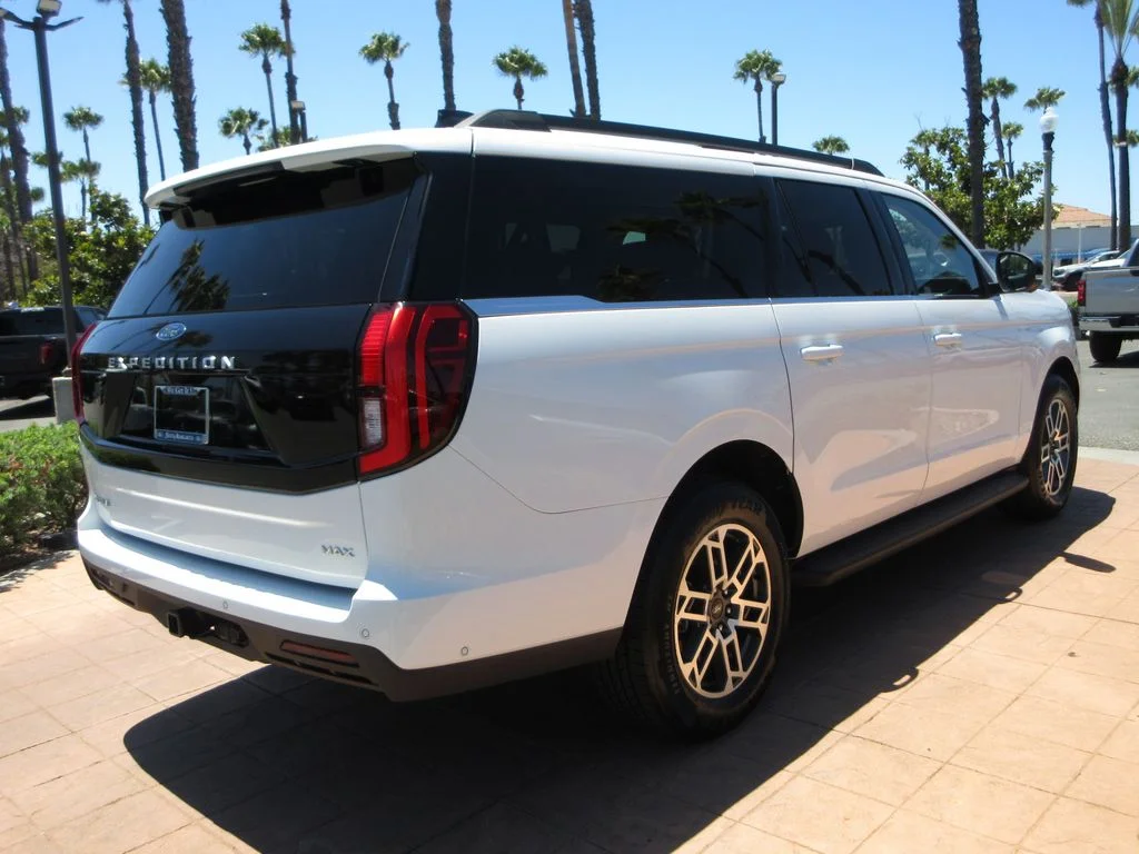 Certified Used 2025 Oxford White Ford Active image 4