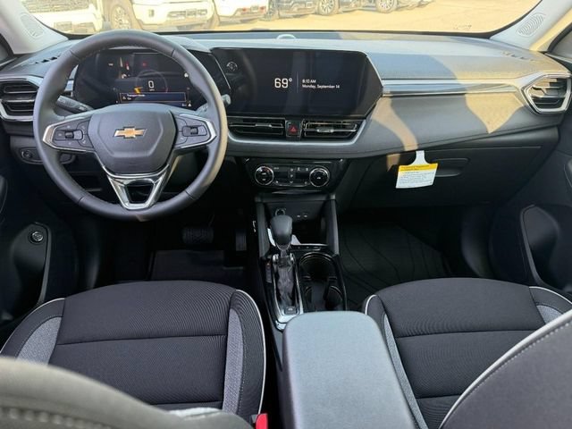 New 2026 Mosaic Black Metallic Chevrolet LT image 5