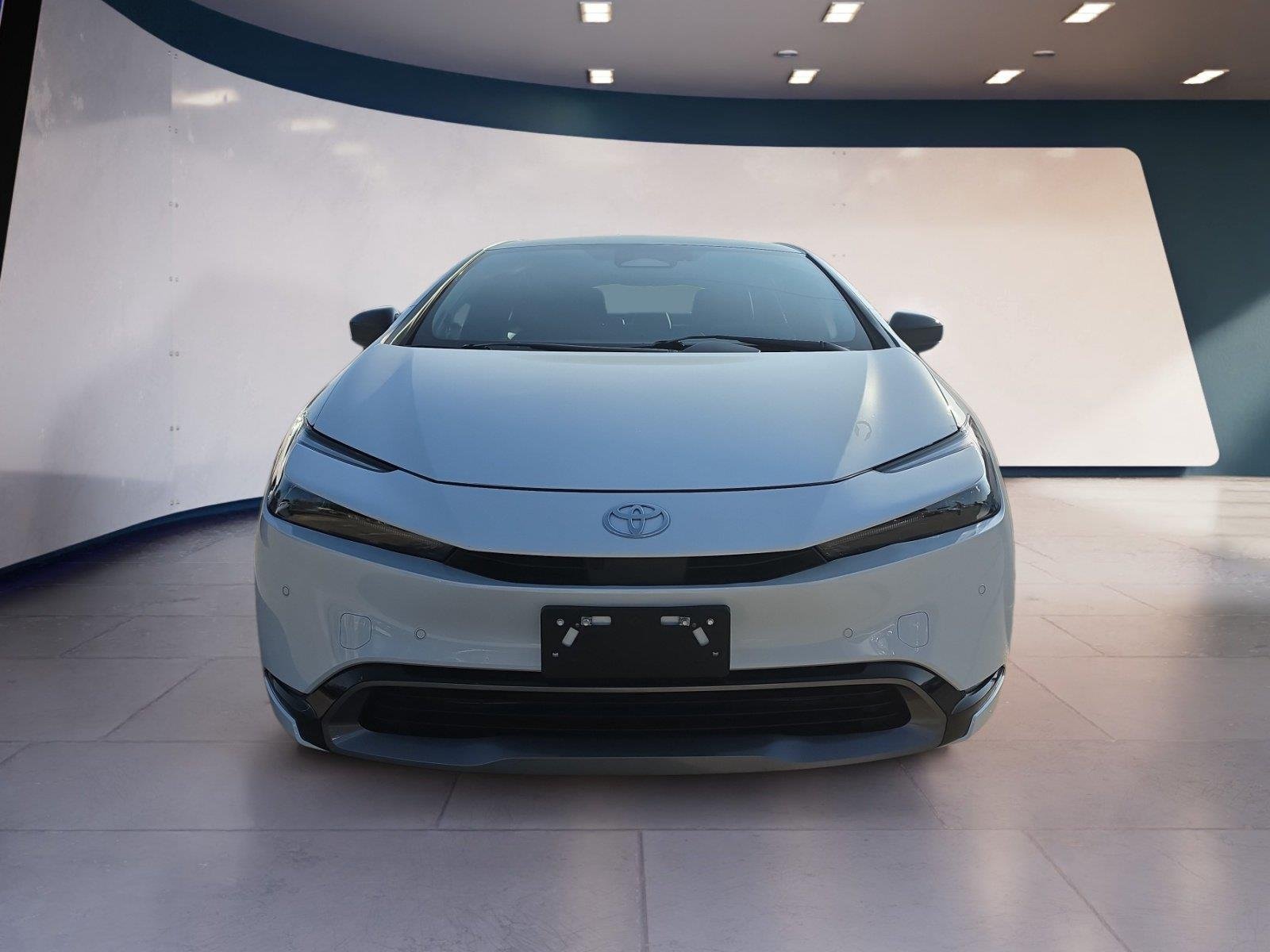 2025 Toyota Prius LE - Photo 8