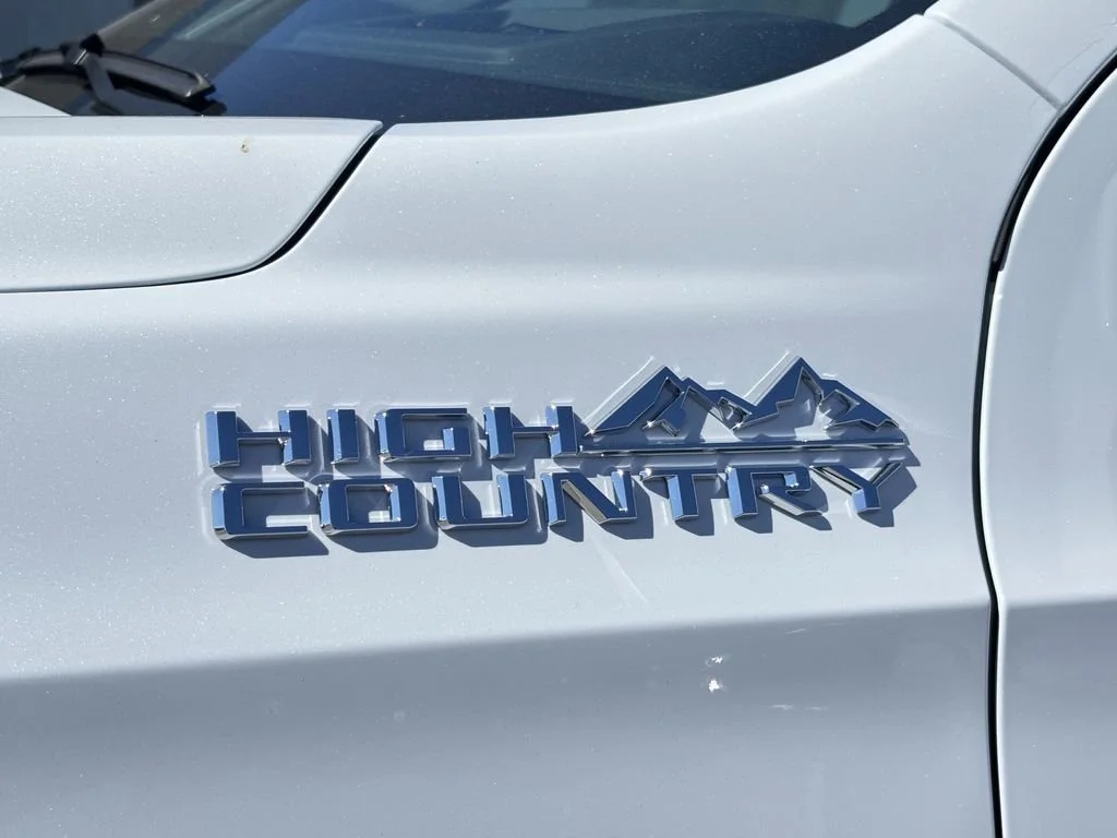 2026 Chevrolet Suburban High Country - Photo 9