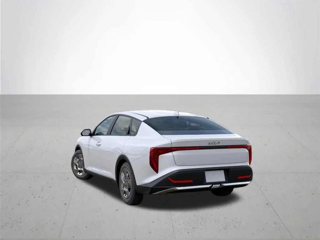 New 2026 Snow White Pearl Kia LX image 4