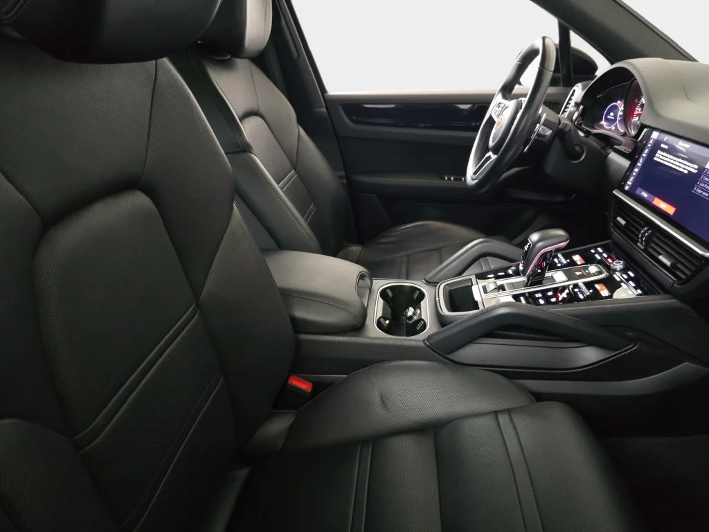 Used 2019  Porsche S image 10