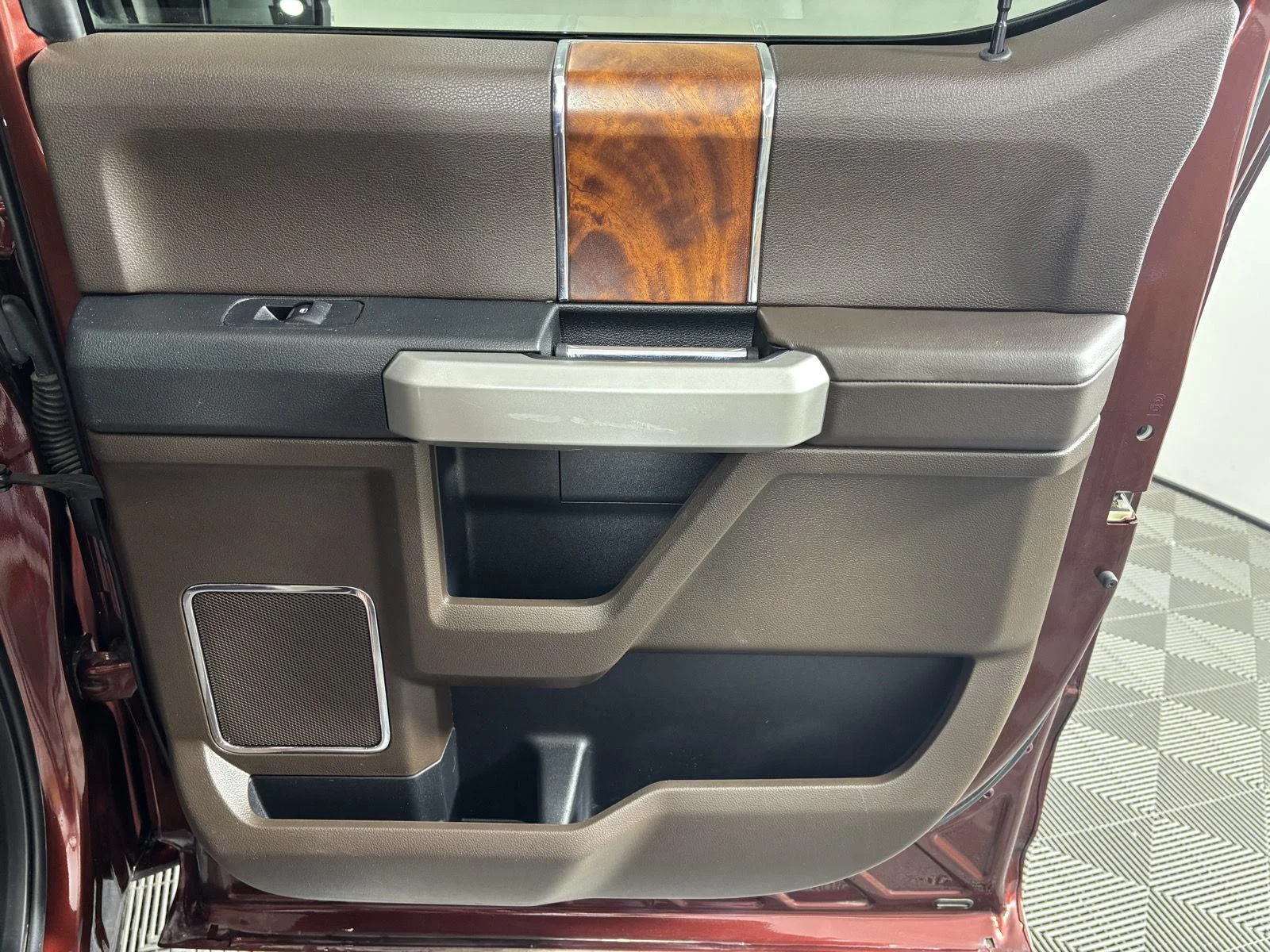 Used 2017 Bronze Fire/Caribou Ford King Ranch image 20