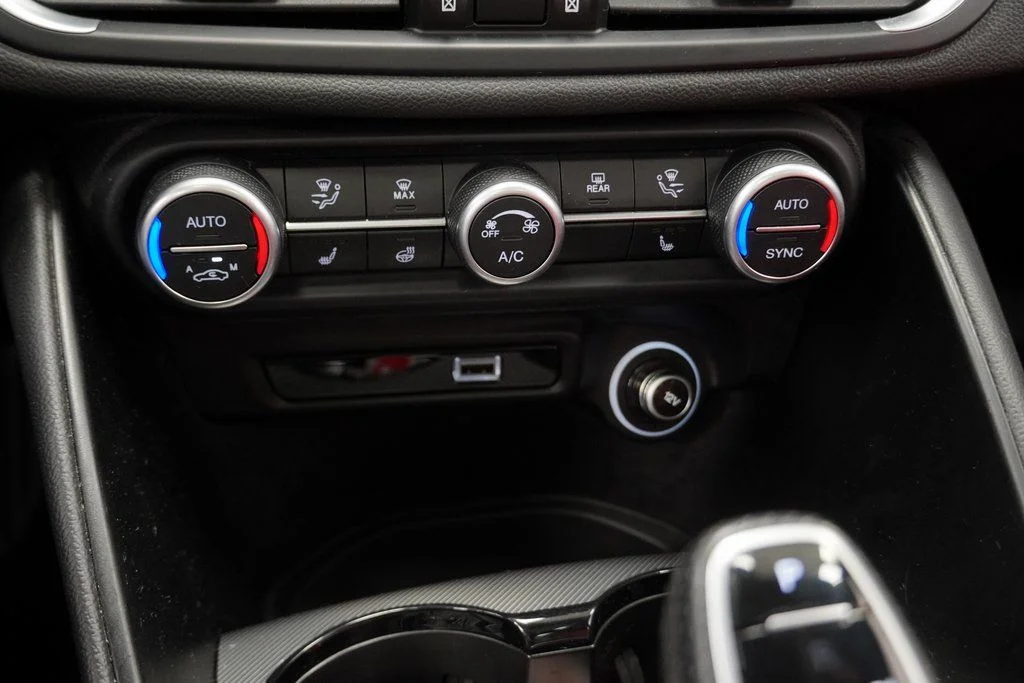 Used 2024 Gray Alfa Romeo Veloce image 33