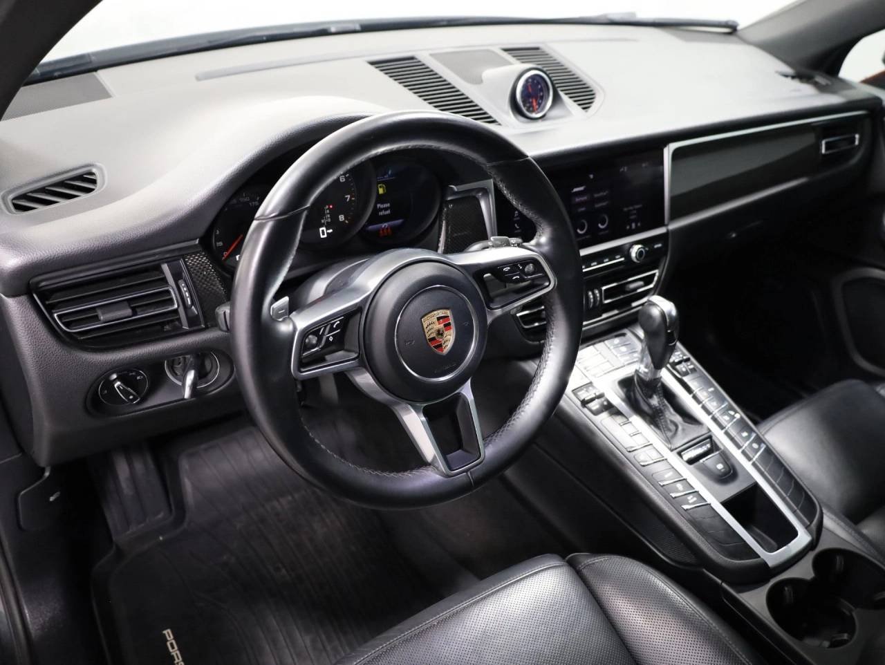 Used 2020 Vulcano Gray Metallic Porsche Macan image 4