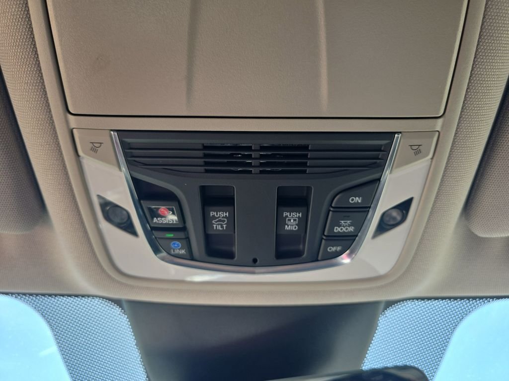 Used 2023  Acura Advance image 26