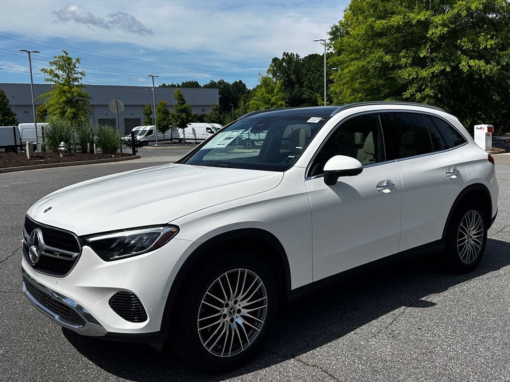 New 2026 Polar White Mercedes-Benz GLC 300 image 4