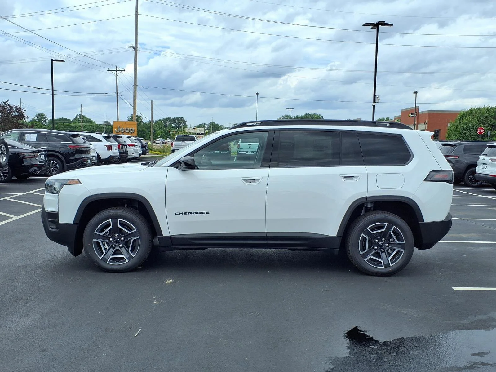 New 2026 Bright White Clear-Coat Exterior Paint Jeep Limited image 20