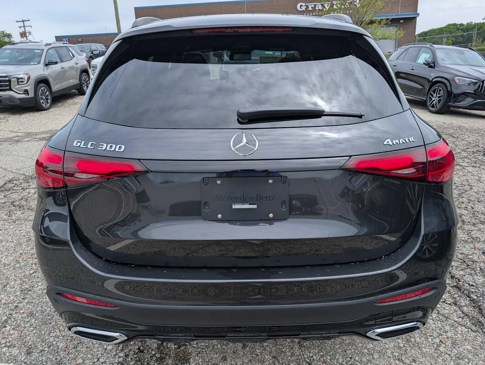 Used 2026 Graphite Grey Metallic Mercedes-Benz GLC 300 image 8