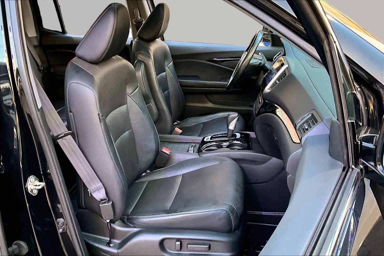 Used 2017 Crystal Black Pearl Honda RTL-E image 9