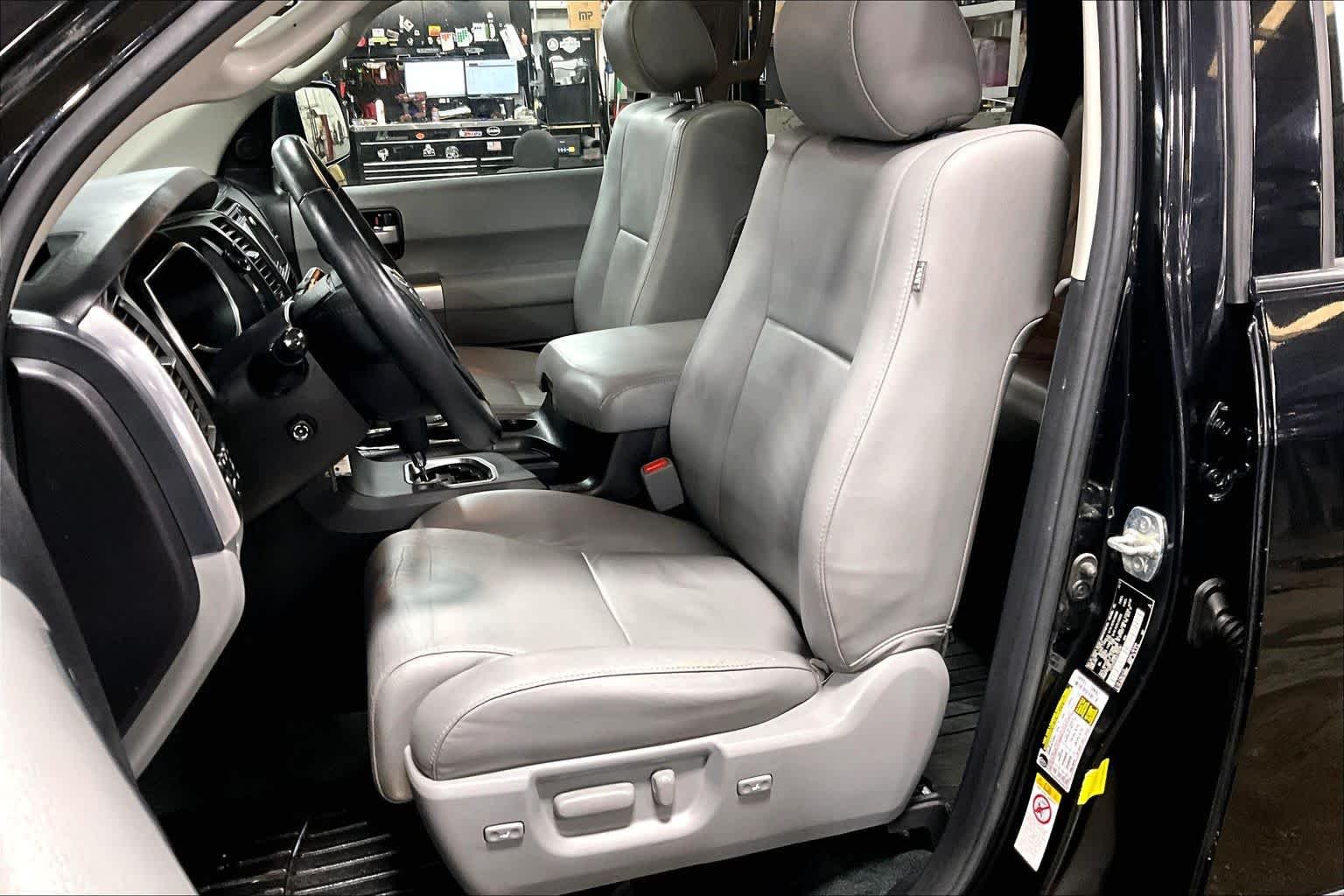Used 2018 Midnight Black Metallic Toyota Limited image 9