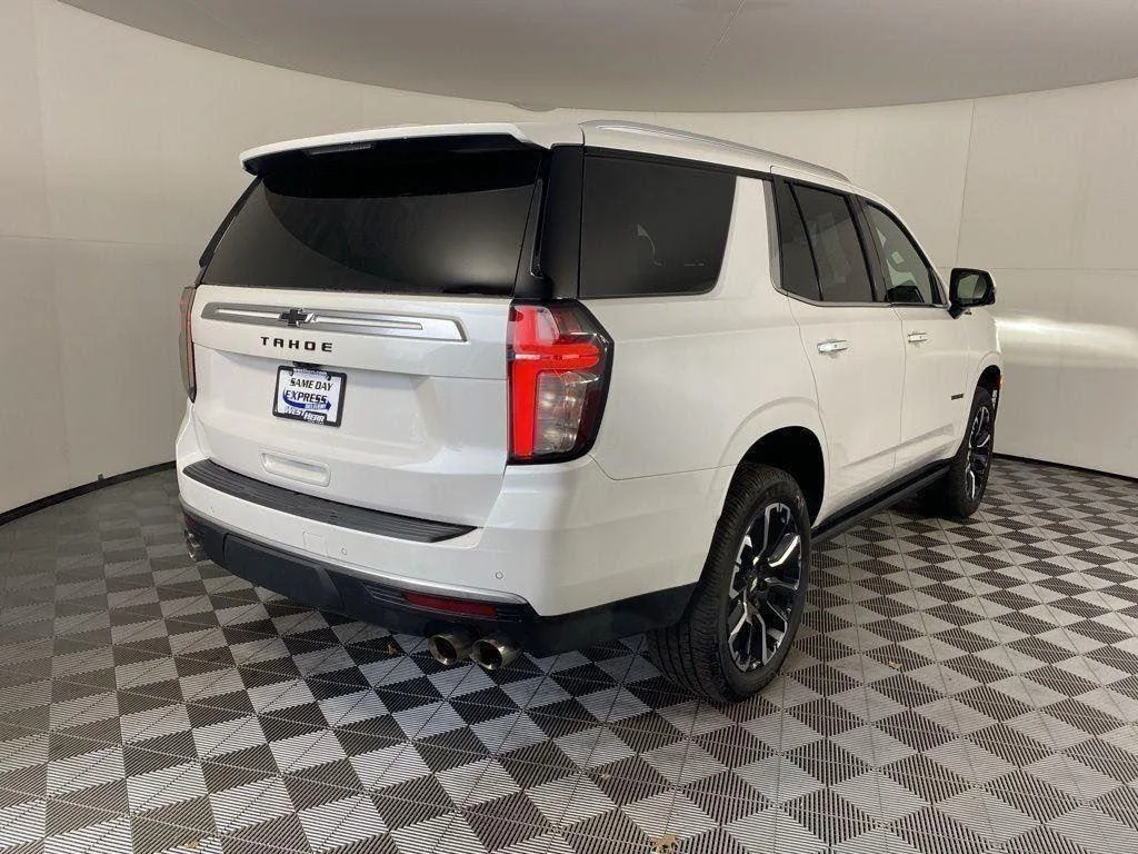 Used 2022 Pearl Chevrolet High Country image 9