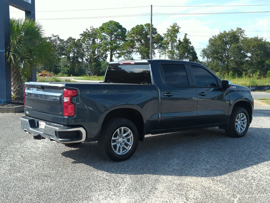 Used 2022 Gray Chevrolet LT image 7
