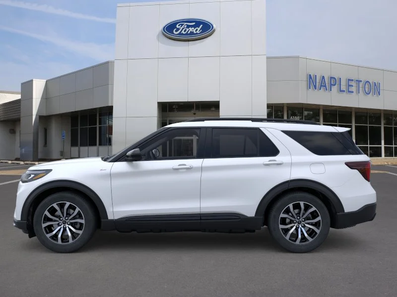 New 2026 Star White Metallic Tri-Coat Ford ST-Line image 3