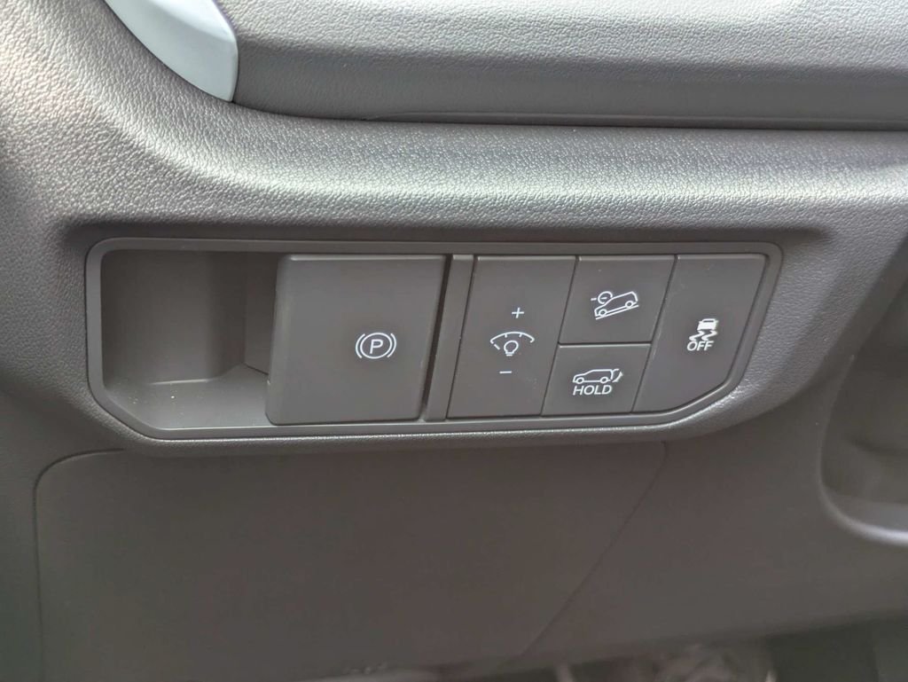 New 2027 Snow White Pearl Kia EX image 24
