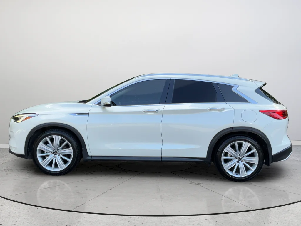 Used 2021 White INFINITI Sensory image 10