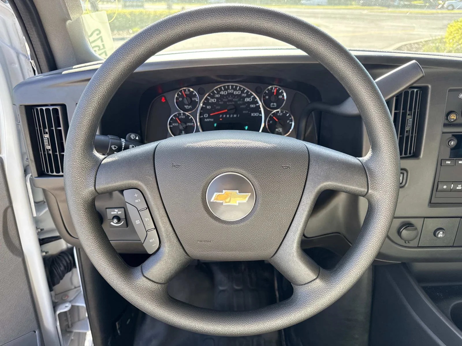 2025 Chevrolet Express Cargo Work Van - Photo 25