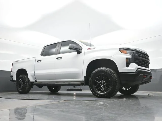Used 2025 White Chevrolet Custom Trail Boss image 23