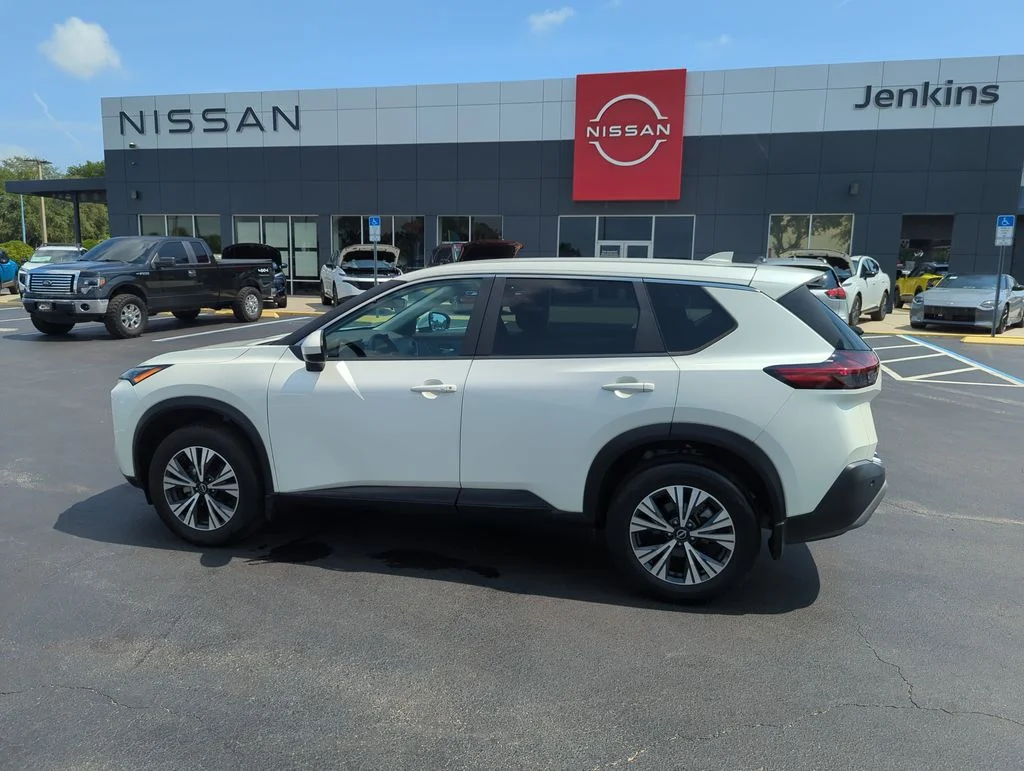 Used 2023 White Nissan SV image 10