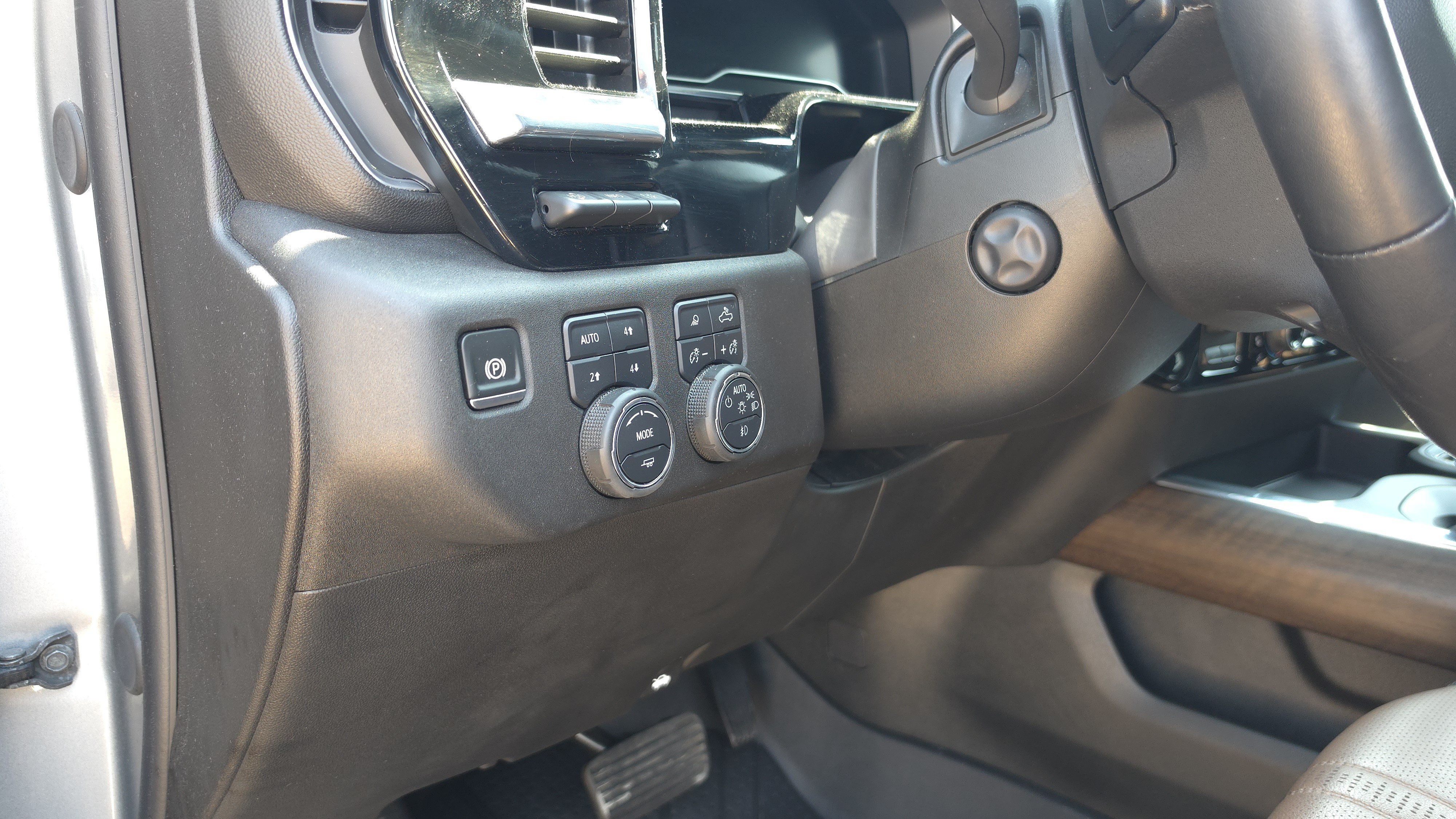 Used 2025 Sterling Gray Metallic Chevrolet High Country image 10