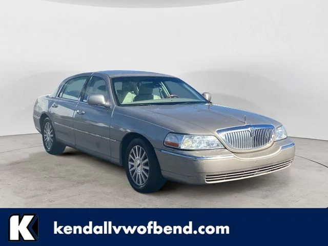 2003 Lincoln Town Car