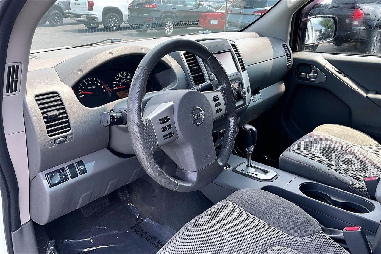 Used 2020 Glacier White Nissan Crew Cab SV 4x2 image 19