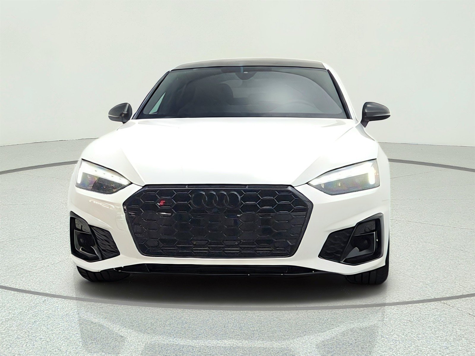 Used 2025  Audi Premium Plus image 2
