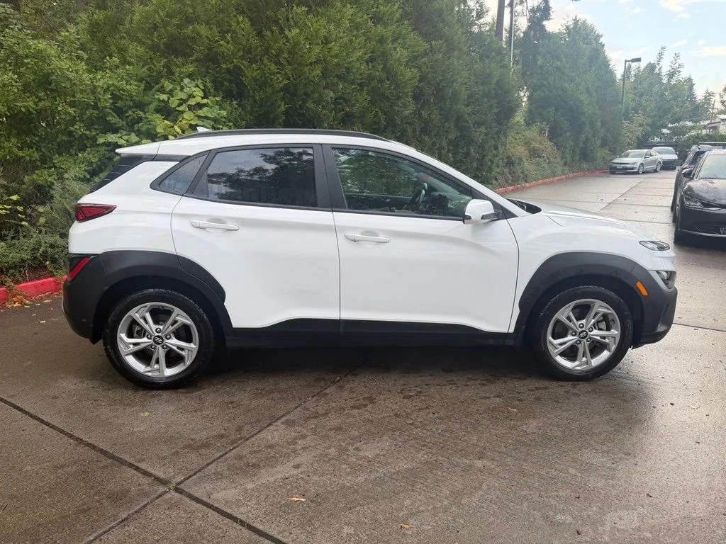 Used 2022 Lunar White Hyundai SEL image 2