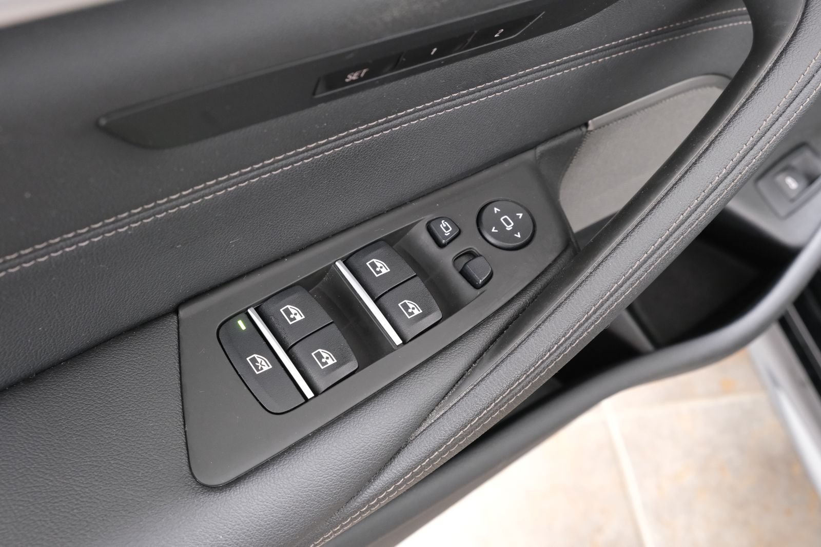 Used 2023 Black Sapphire Metallic BMW 540i xDrive image 27