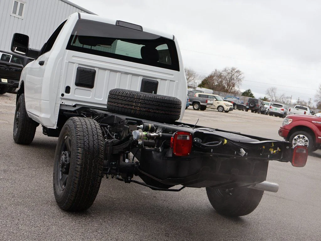 2026 RAM 3500 Chassis Tradesman - Photo 3