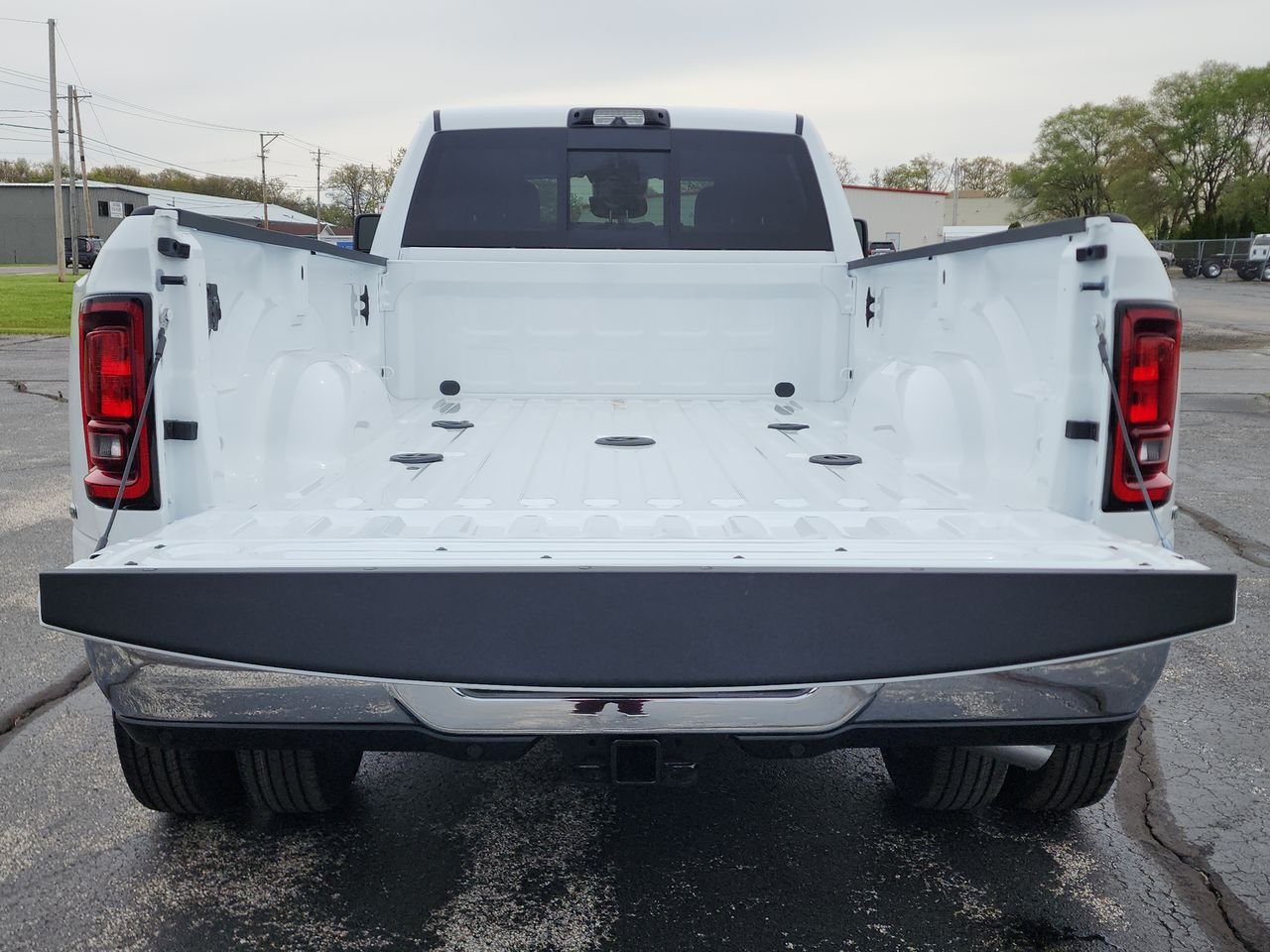 New 2026 Bright White Clear-Coat Exterior Paint RAM Tradesman image 23