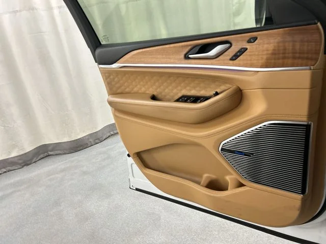Used 2023 White/off-white Jeep Summit Reserve image 20