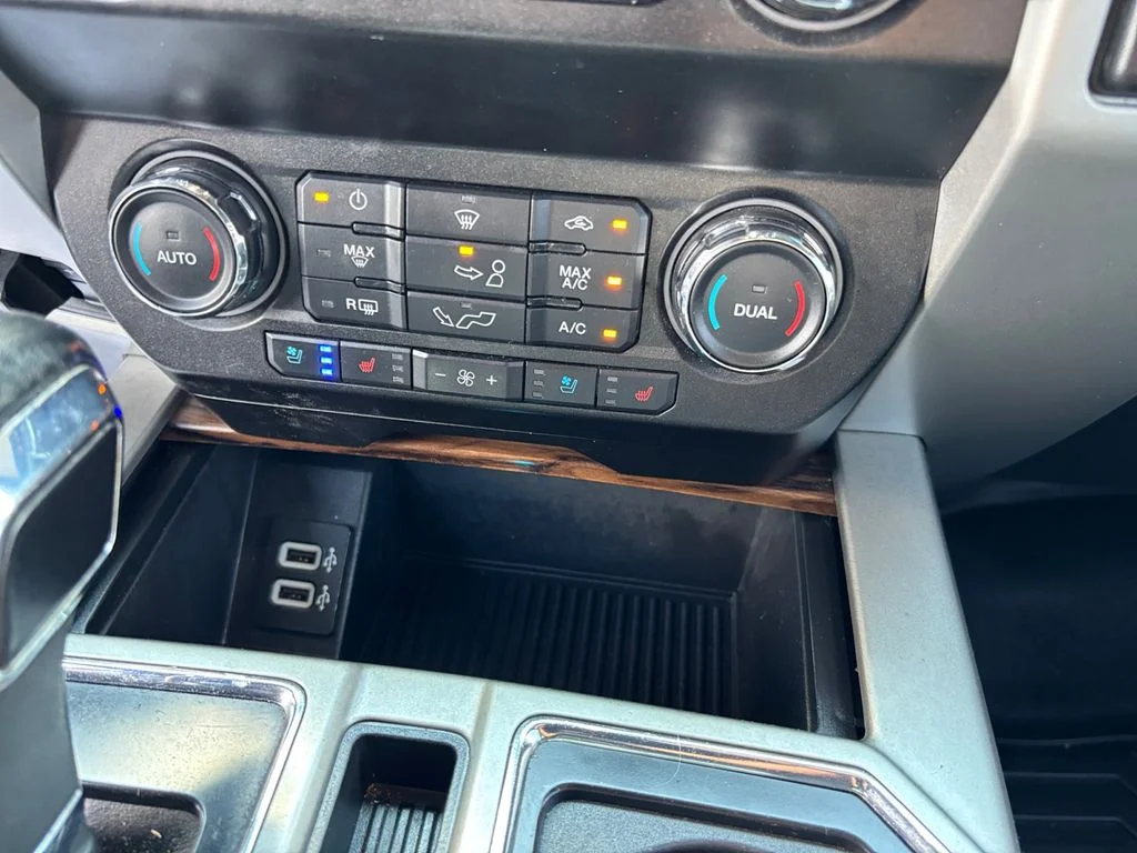 Used 2019 Silver Ford Lariat image 31