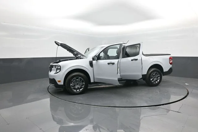 New 2026 Space White Metallic Ford XLT image 34