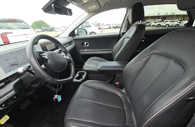 Certified Used 2023 Gray Hyundai SEL image 5