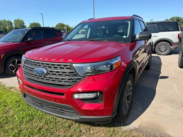 Used 2021 Red Ford XLT image 3